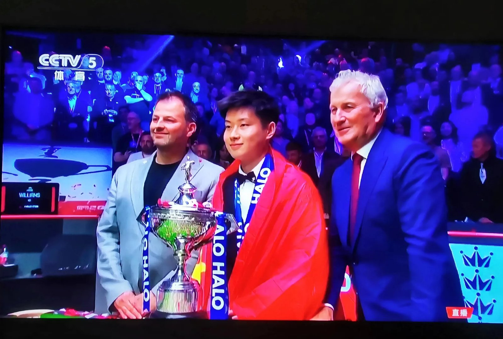 斯诺克季后赛上演强强对话，滇池猎隼队逆转齐鲁银狐队，团队配合流畅；细节处理更胜一筹的简单介绍-爱游戏官网