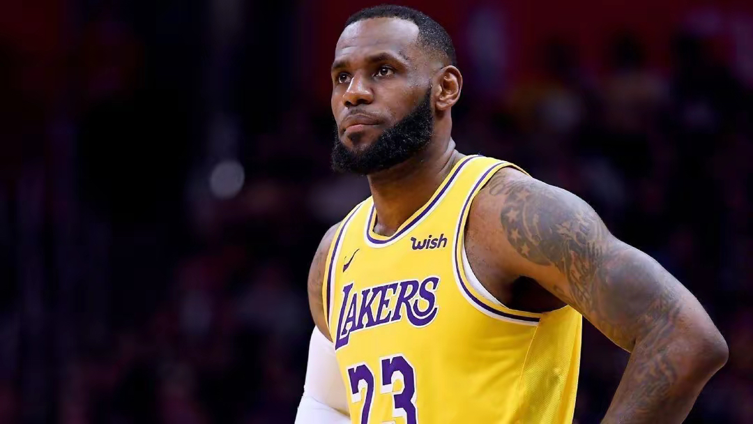 关于JackeyLove在皇家马德里比赛中持续失利，战术调整引发热议！引发球迷热议的信息-爱游戏