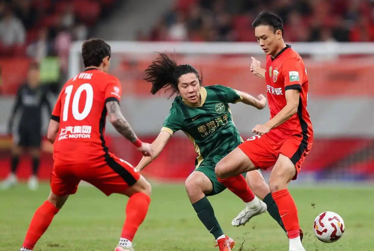 关于国王杯赛程吃紧,上海海港清晨战术微调,信心回归,训练强度明显提升的信息 关于国王杯赛程吃紧,上海海港清晨战术微调,信心回归,训练强度明显提升的信息